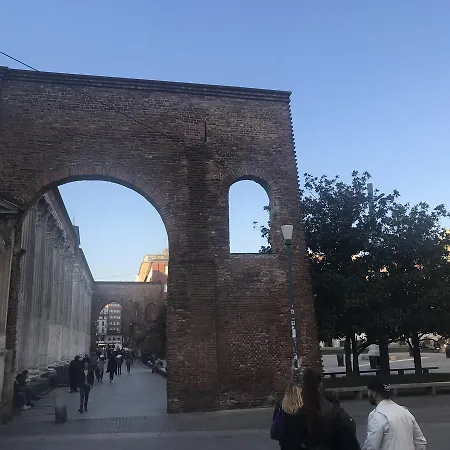 De Amicis Near Duomo * Milán